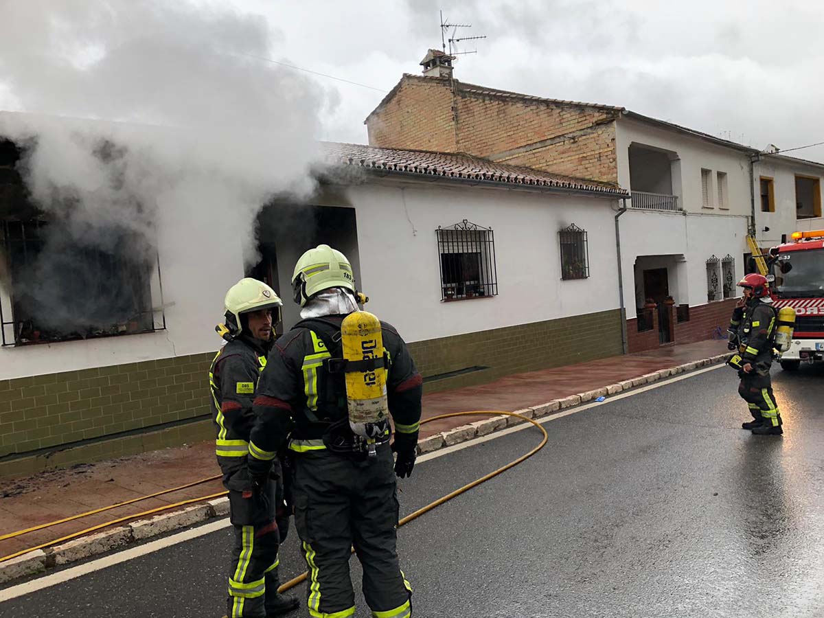 Las llamas han calcinado buena parte de la vivienda siniestrada.