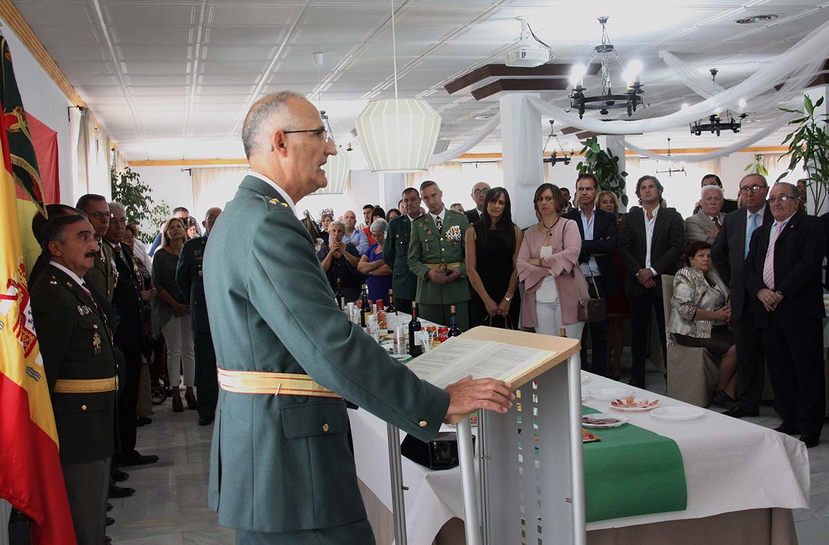 Cientos de rondeños acompañan a la Guardia Civil de Ronda en la festividad de su patrona, la Virgen del Pilar
