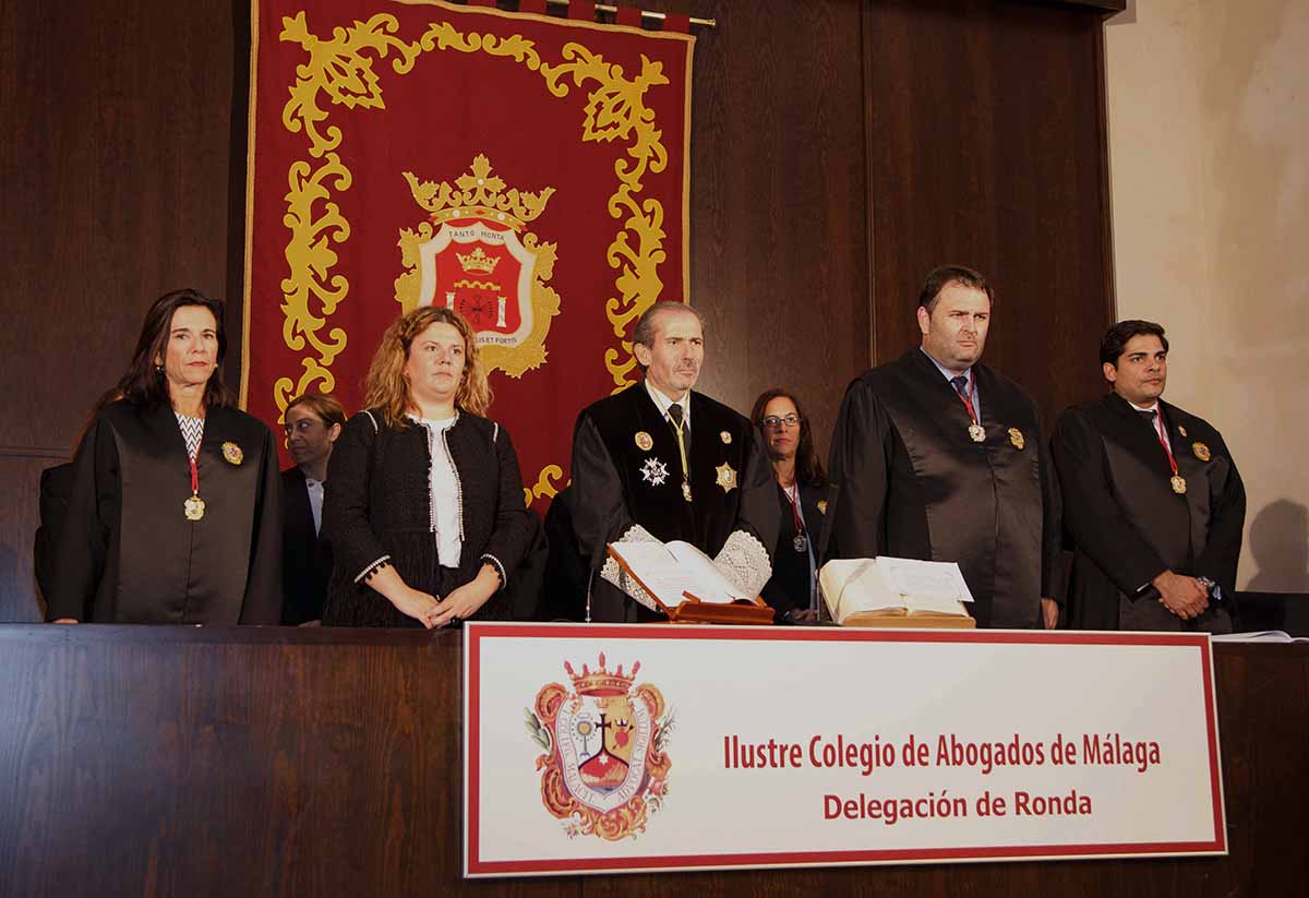 Valdenebró expresó su malestar al decano del colegio de abogados y suspendió su presencia en los actos posteriores programados.