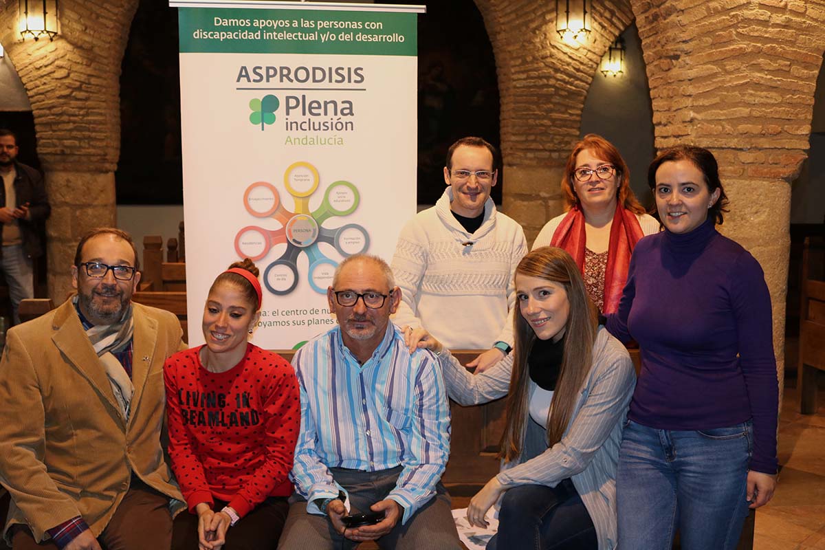 Responsables y usuarios de Asprodisis en la presentación de este proyecto de inclusión,