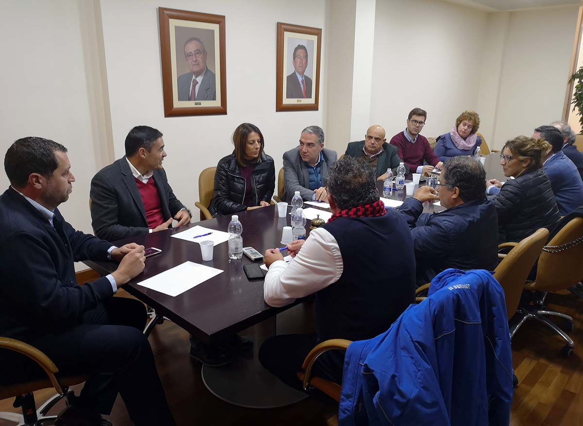 Bendodo y cargos locales y comarcales del PP se han entrevistado con los responsables de Apymer.