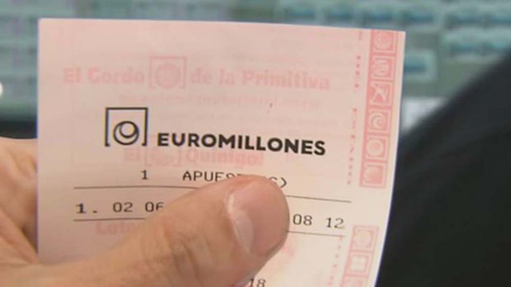 Un boleto sellado en un estanco de San Rafael se ha llevado un millón de euros en Euromillones.