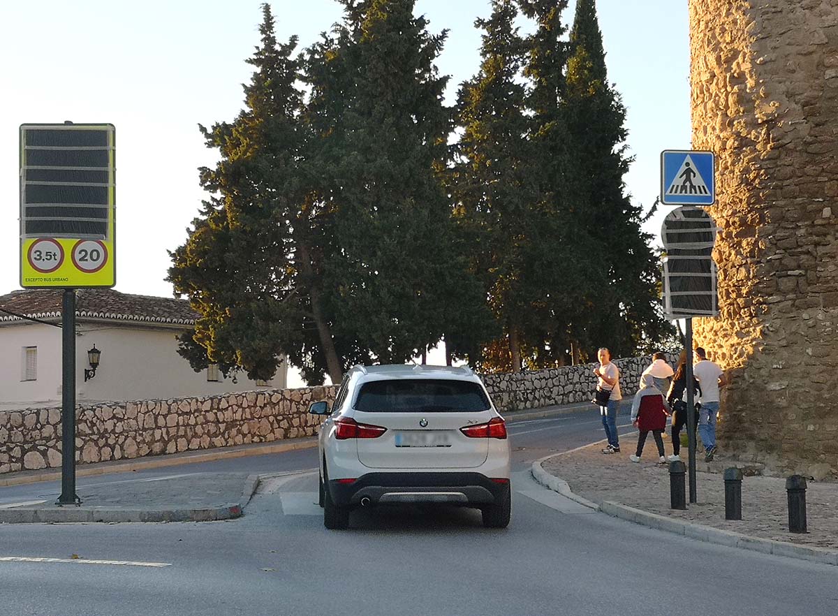 La plataforma vecinal paraliza todas sus protestas después de que el Tripartito haya abierto al tráfico el Puente Nuevo