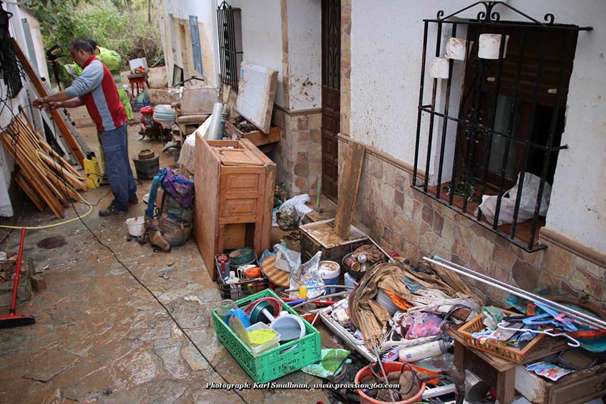 Daños en una vivienda de Jimera de Líbar provocados por la gota fría. Foto Karl Smallman.