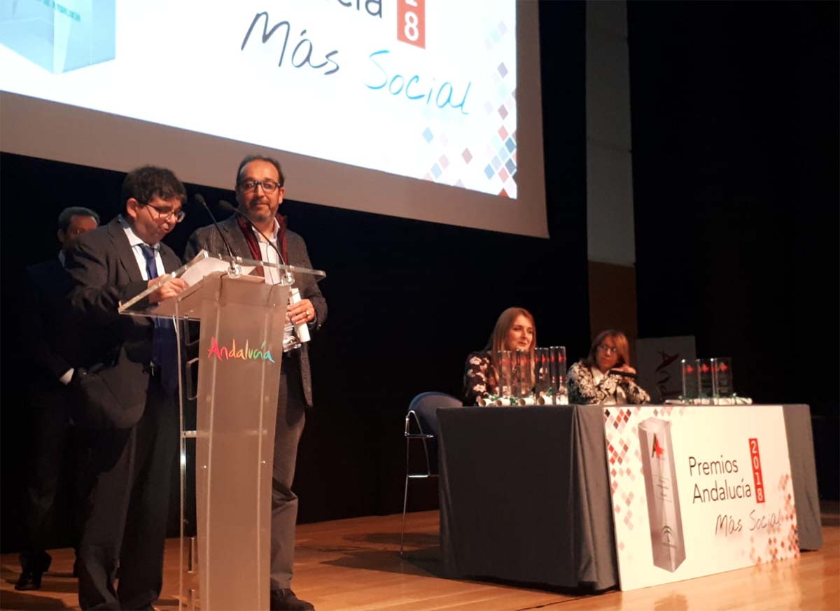 El gerente de Asprodidis, Jacinto Castillo, ha recogido esta tarde el premio concedido a este colectivo rondeño.