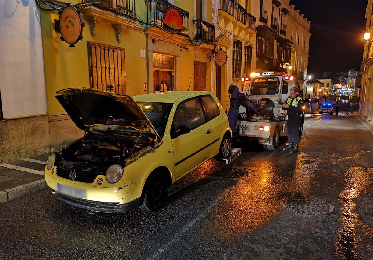 El siniestro se produjo sobre las 21.00 horas en un tramo de la calle Armiñan.