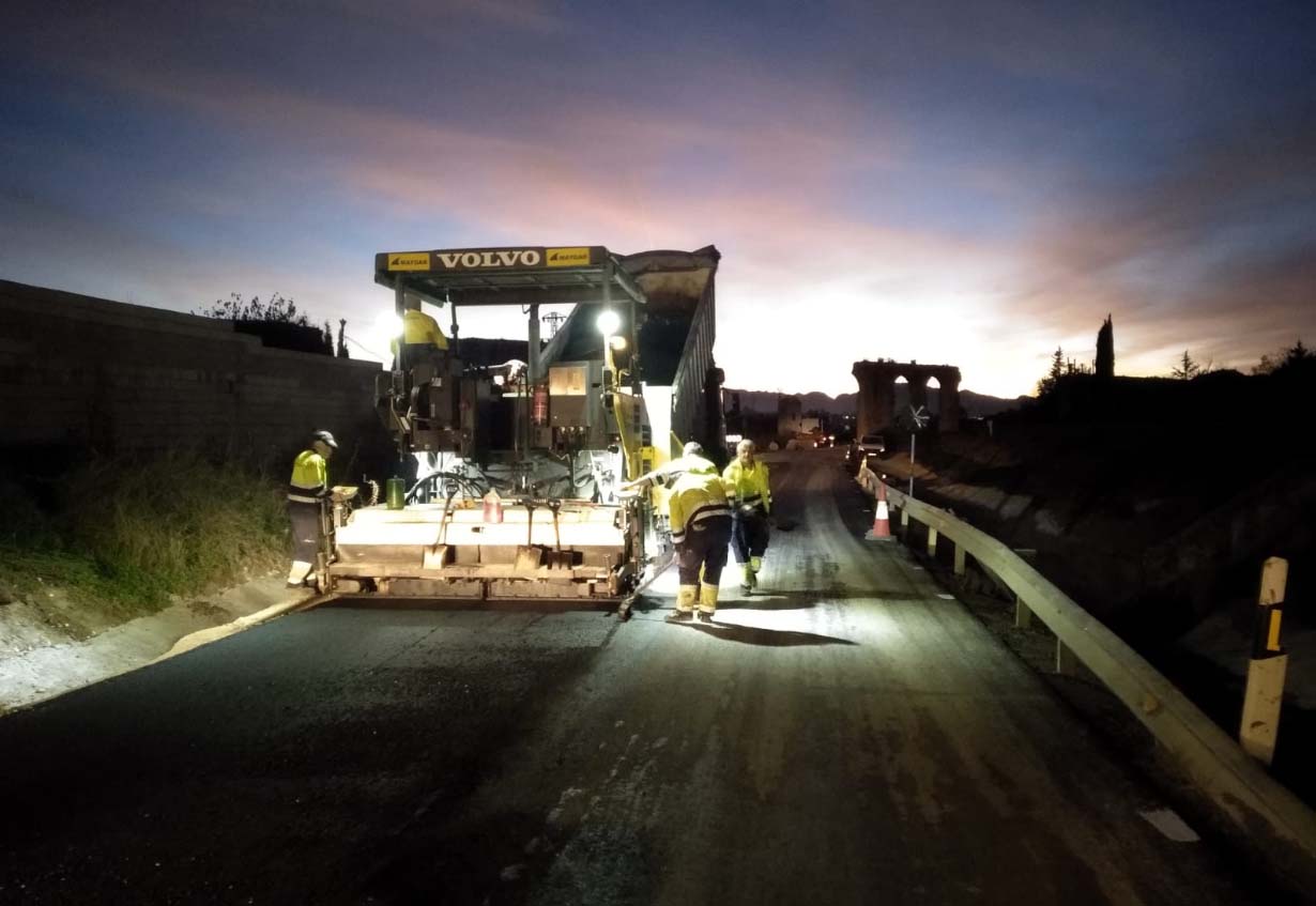 Las obras se están realizando con la máxima celeridad y la carretera ya está abierta.
