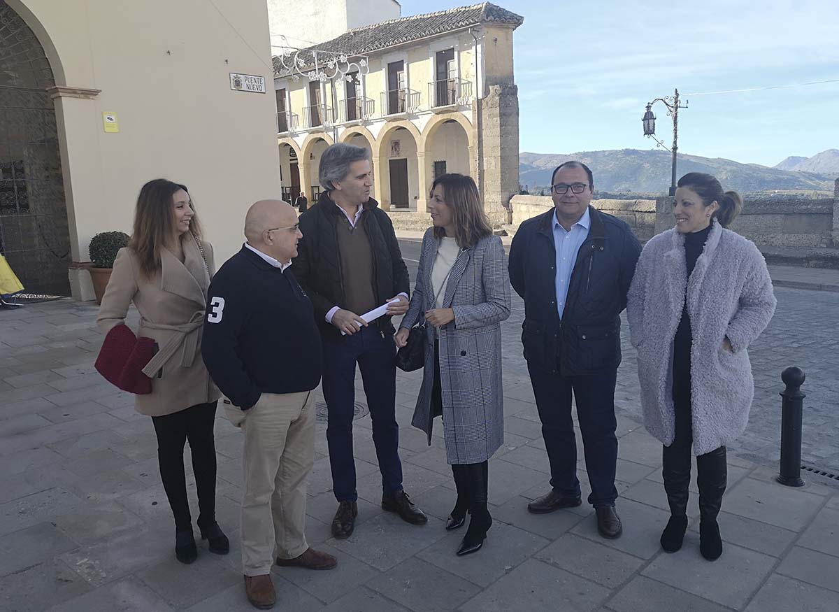 Maripaz Fernández (PP): «Cortar el tráfico en el Puente Nuevo en plenas Navidades es una medida porculera»