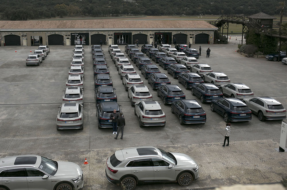 Los novedosos coches eléctricos de Audi se han dado cita hoy en el circuito Ascari.