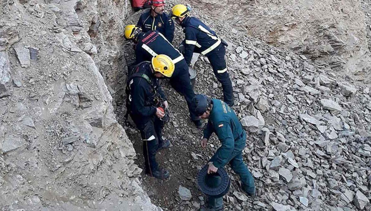Los bomberos están jugando un importante papel en el rescate del pequeño Julen.