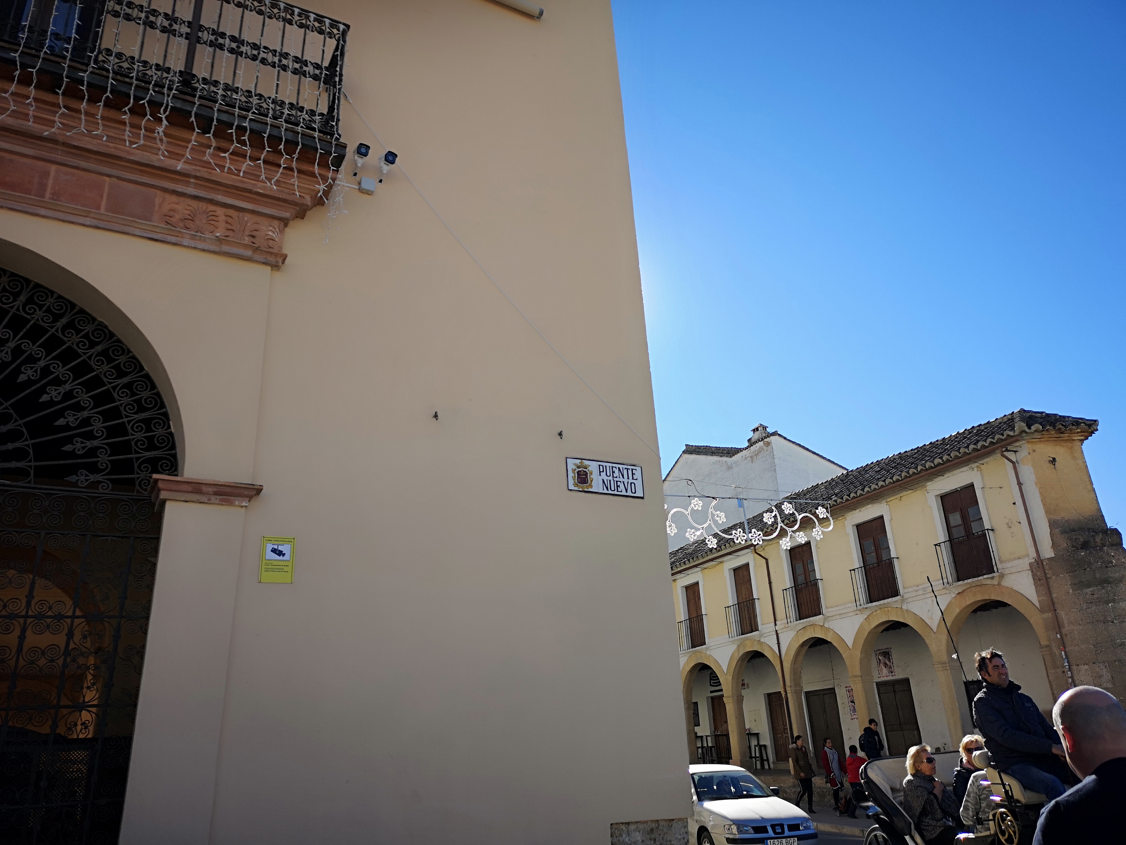 Dos de las cámaras de videovigilancia están en el Convento de Santo Domingo orientadas al Puente Nuevo.