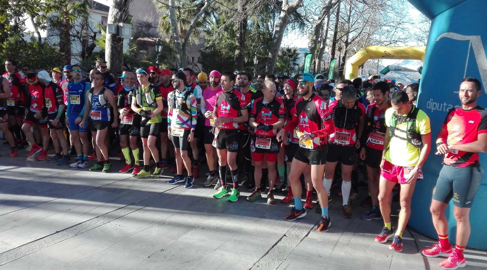 Los corredores en la Alameda, en la salida de esta prueba de ultrafondo,