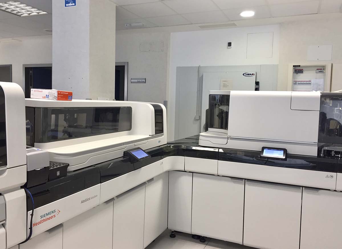Imagen de los nuevos equipos que se han situado en el laboratorio del Hospital.