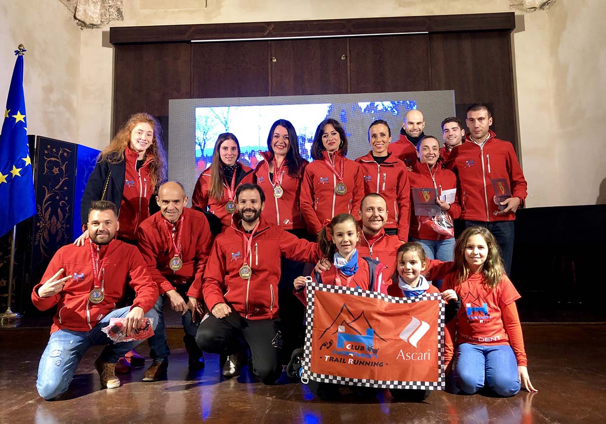 Momento en el que los deportistas rondeños fueron galardonados.