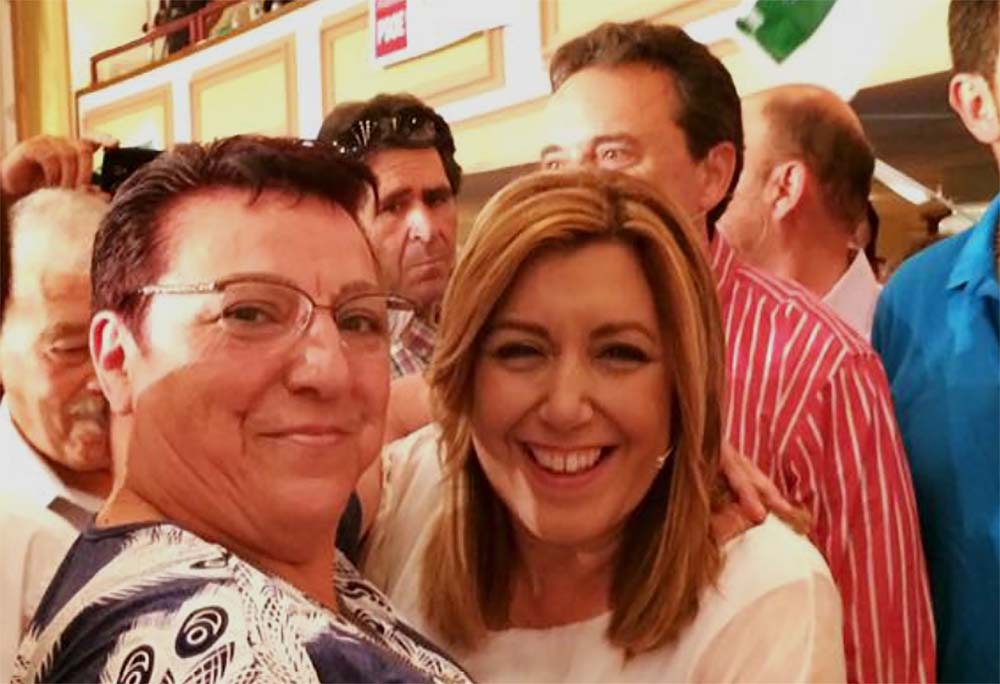 Pilar Guzmán en una foto de archivo junto a la ex presidenta de la Junta, Susana Díaz.