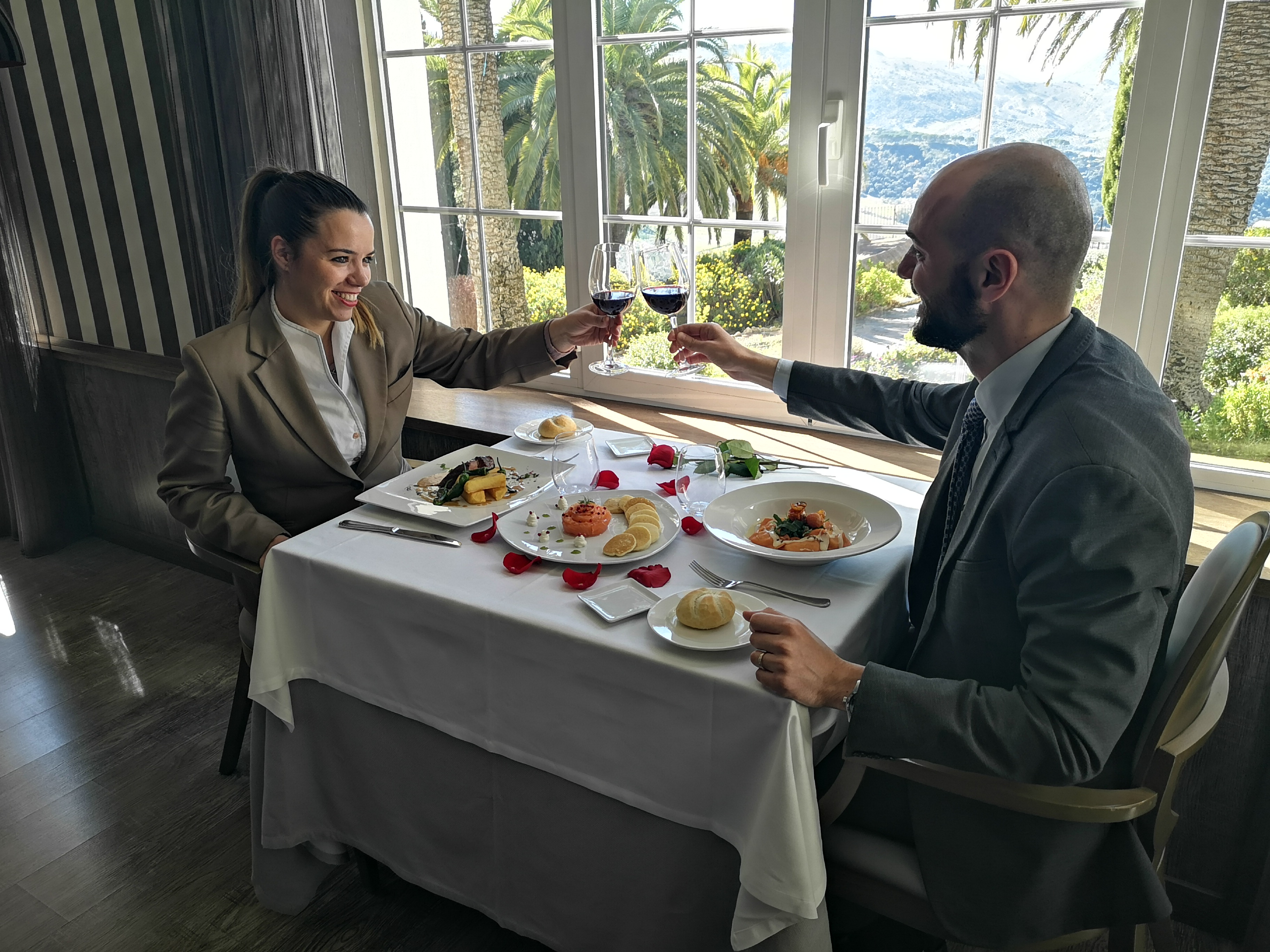 San Valentín, un buen momento para disfrutar en pareja de la buena mesa en el Restaurante Azahar del Hotel Catalonia Reina Victoria