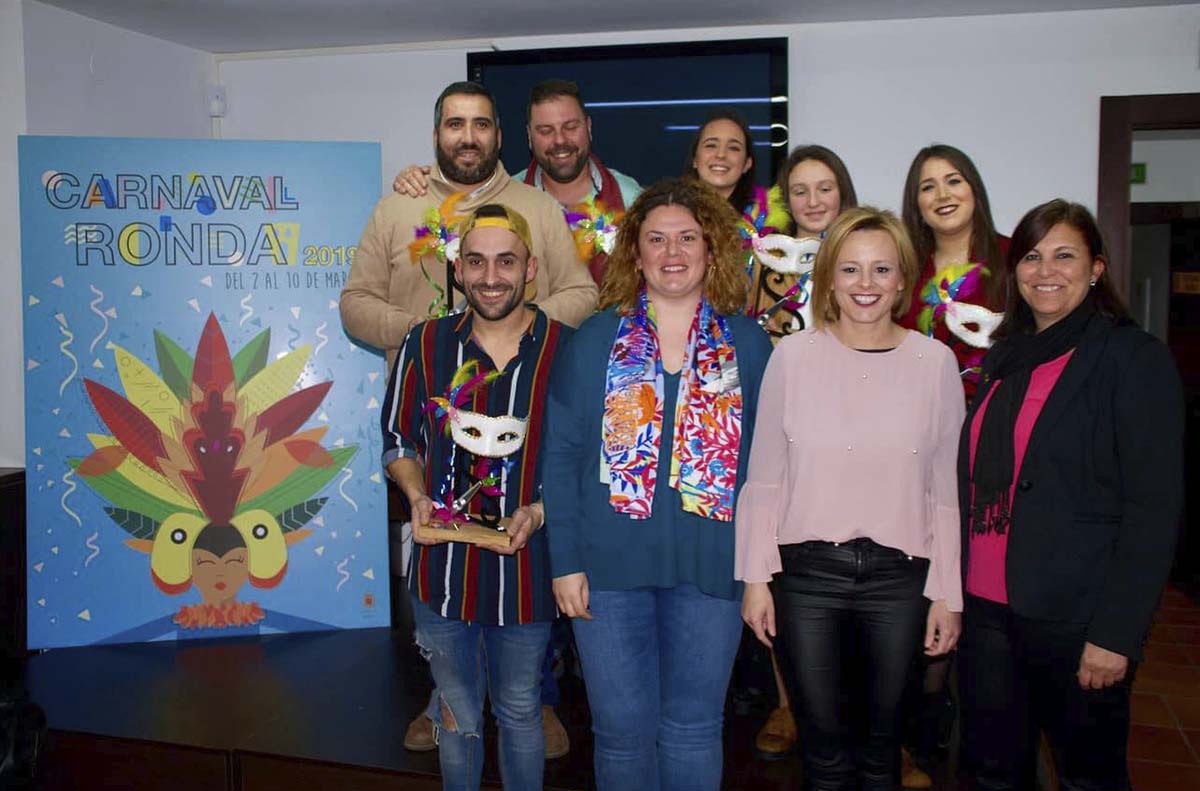 En la presentación del cartel además de las autoridades locales también participaron los carnavaleros.