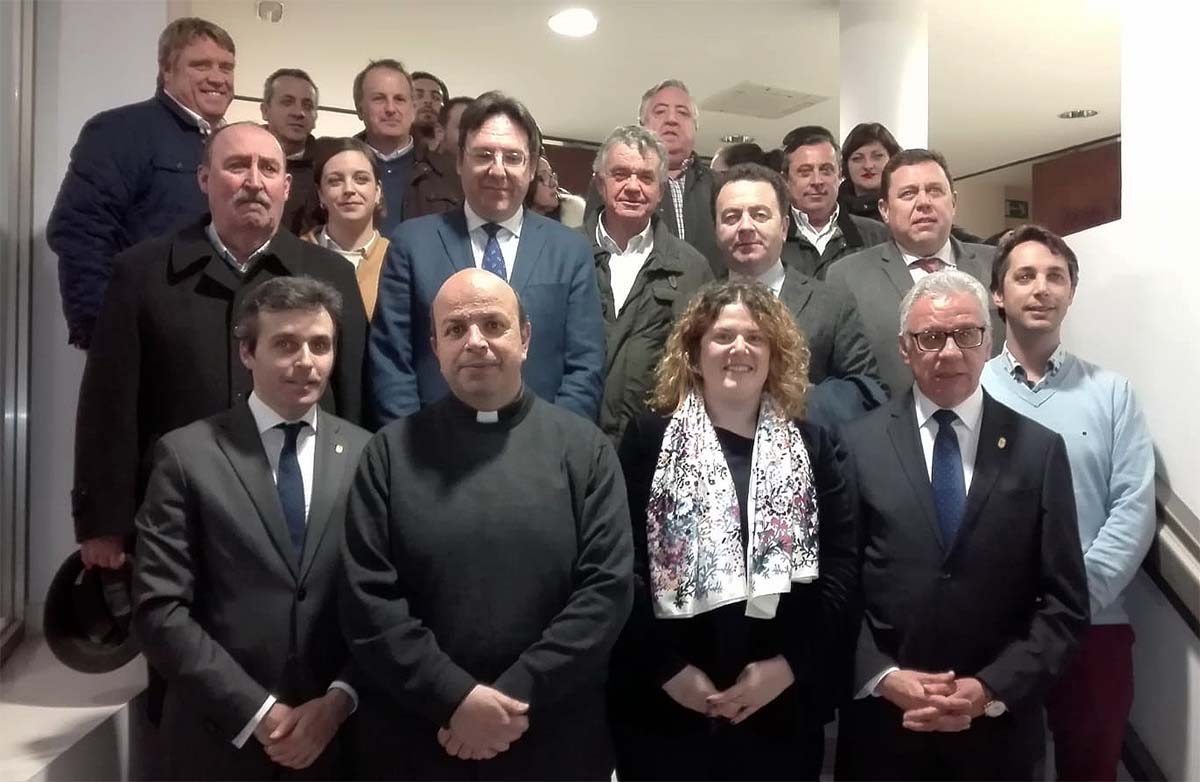El convenio entre el Ayuntamiento y la Agrupación de Hermandades se firmó en la noche de este martes.