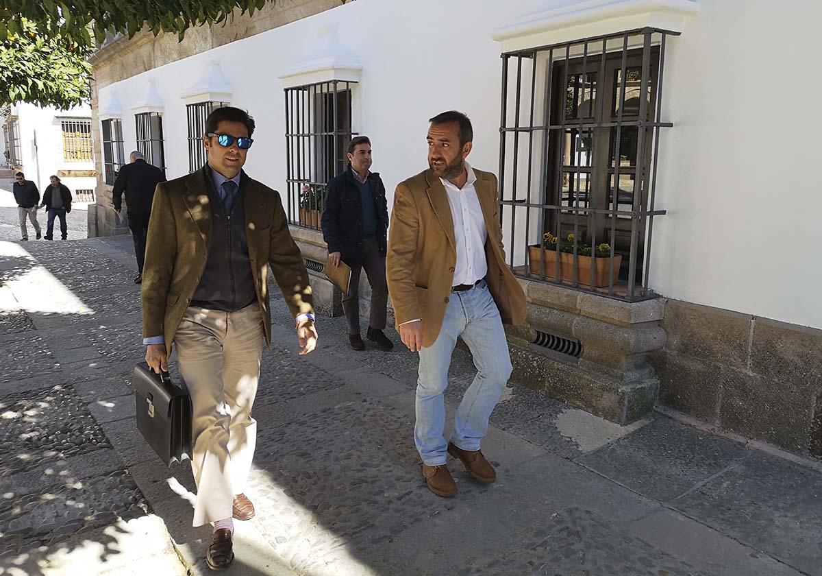 Francisco Rivera se reúne con los portavoces municipales para estudiar el cambio de fecha de la Goyesca sin que se haya alcanzado ningún acuerdo