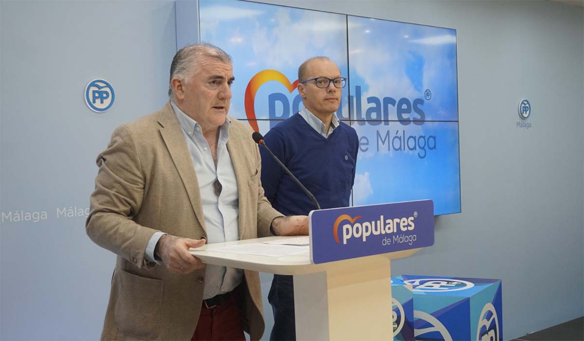 El senador Manuel Marmolejo y el alcalde de Yunquéra, José Antonio Vízquez.