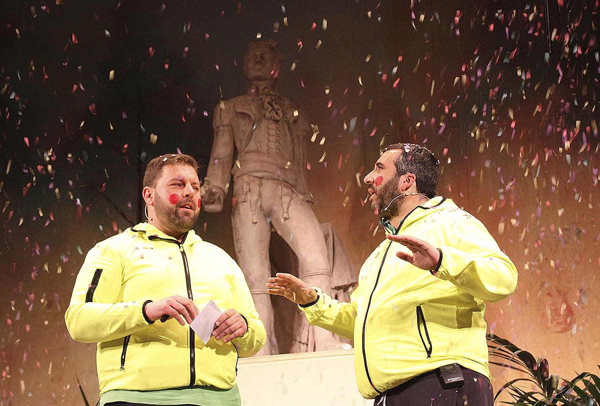 'Los guardianes de Ronda' en un momento de su divertido pregón de Carnaval.