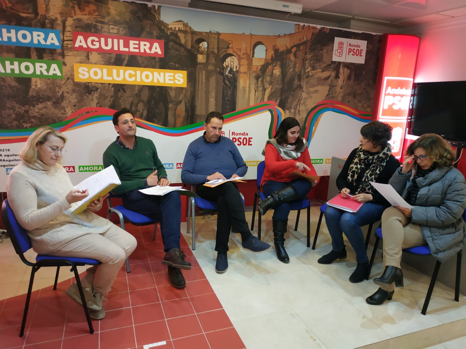 Militantes socialistas en una de las mesas de trabajo de esta conferencia política.