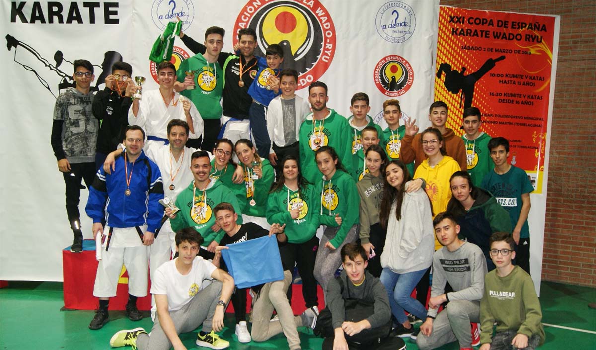 Foto del grupo de karatecas rondeños que se desplazaron a Madrid.