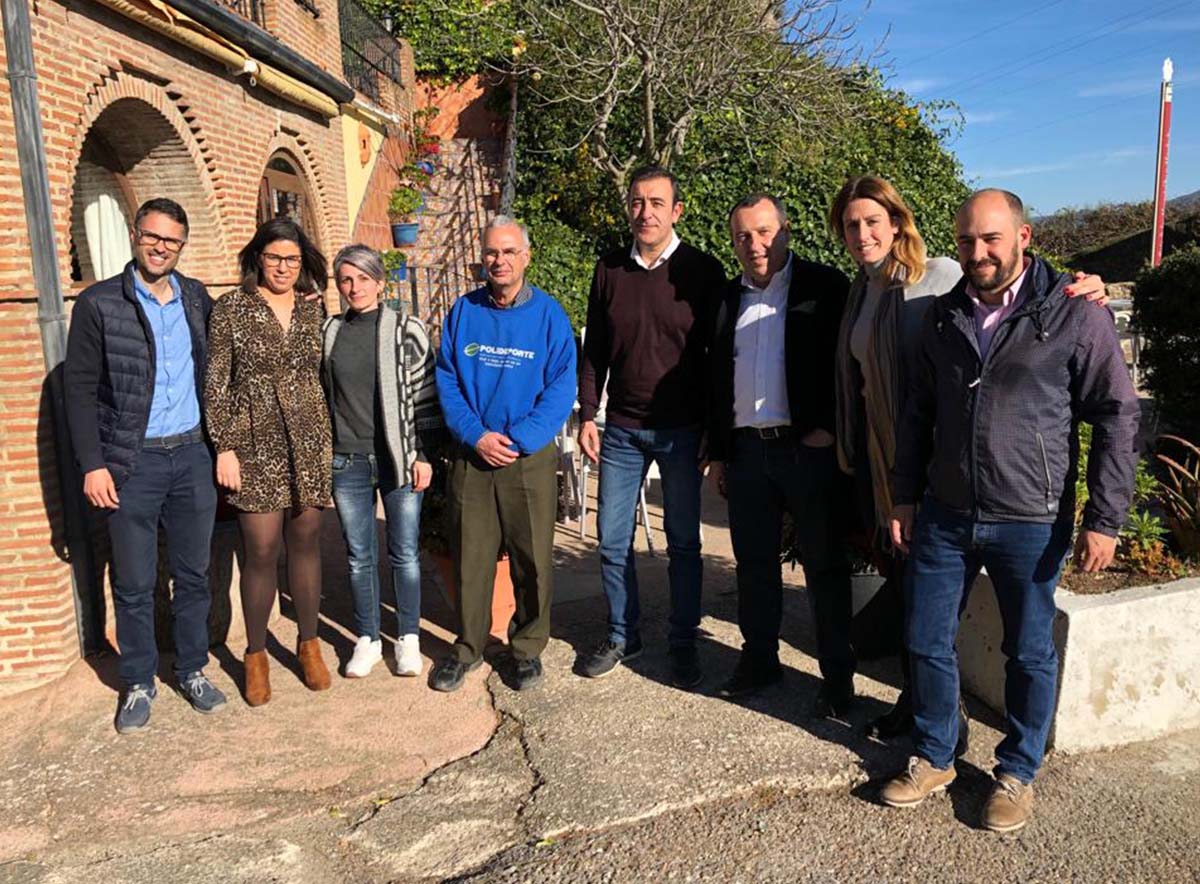 Eugenio Márquez con Ruiz Espejo y cargos locales u provinciales en Benalauría.