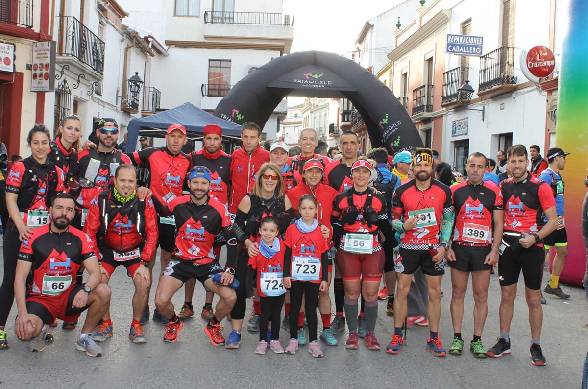 Los corredores rondeños en la prueba disputada en el municipio de Arriate.