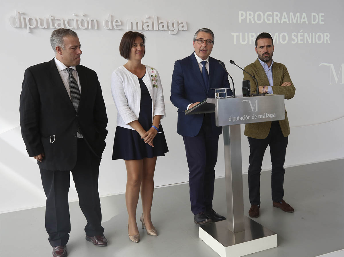El presidente de la Diputación, Francisco Salado, ha presentado este programa turístico y cultural destinado a las personas mayores de la provincia.