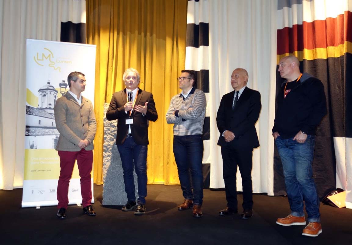 El alcalde de Genalguacil y los cuatro artistas en la presentación del proyecto.