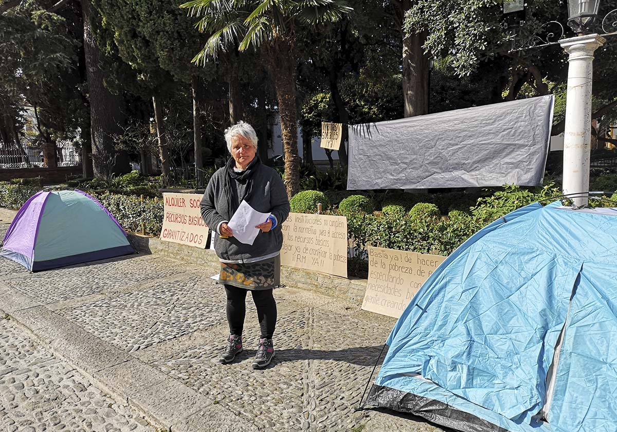 Rosa Montilla durante la protesta que mantuvo este martes en las puertas del Ayuntamiento.