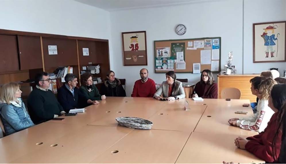 Los padres del colegio de Cortes de la Frontera desconvocan la huelga y sus hijos volverán a clase tras comprometerse Educación a reparar los aseos