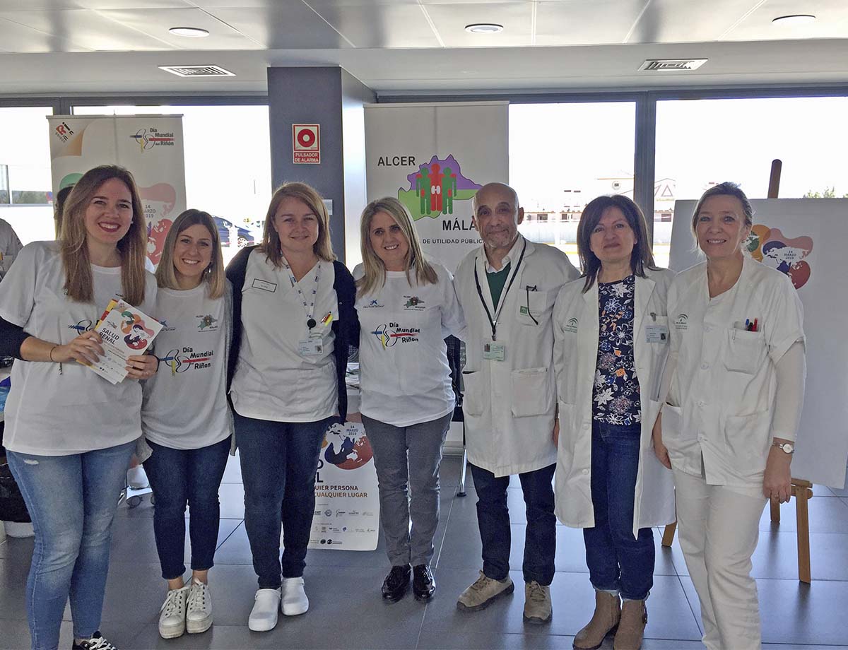 El Hospital de la Serranía de Ronda acoge una mesa informativa de la asociación ALCER con motivo del Día Mundial del Riñón