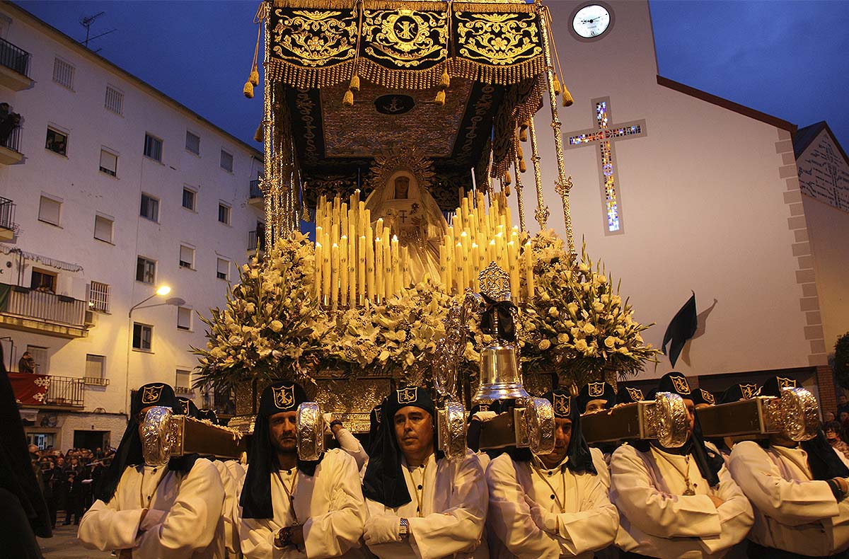 La Novia de Ronda ha lucido como nunca en la salida de San Cristóbal.