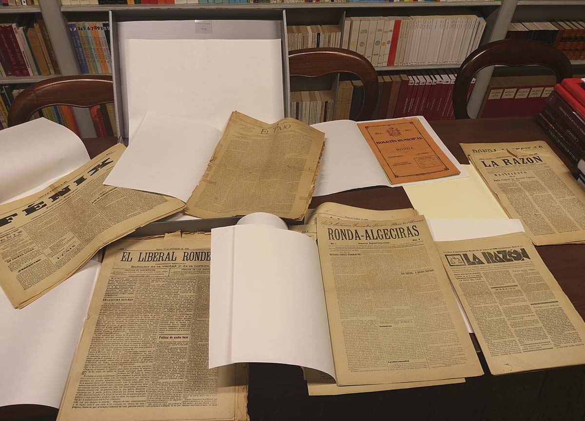 La Biblioteca de la Real Maestranza celebrará el Día del Libro con una exposición dedicada a la imagen de Ronda en la prensa histórica