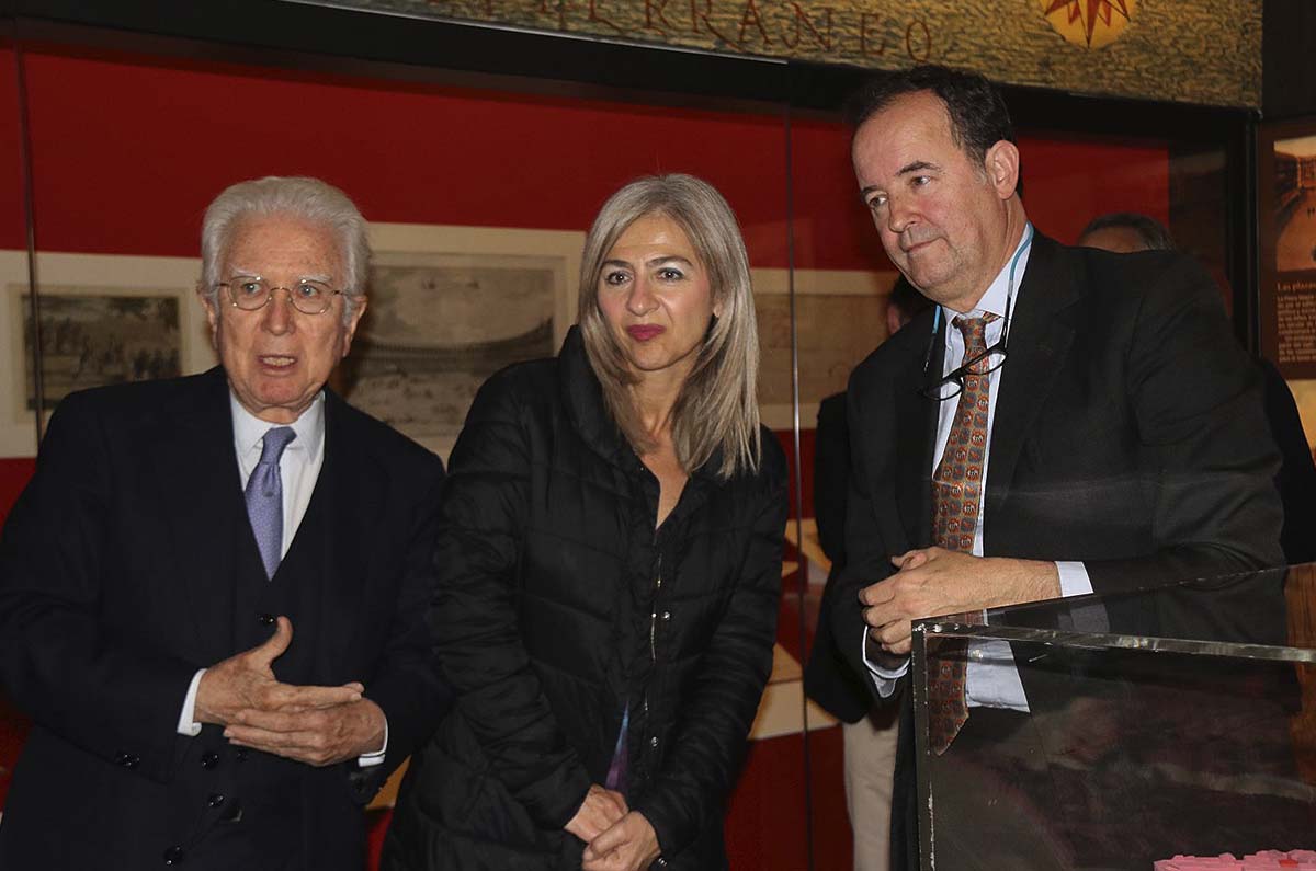 Rafael Atienza e Ignacio Herrera junto a la consejera de Cultura de la Junta en una imagen de archivo.