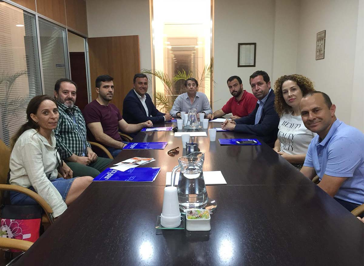 El candidato y miembros de Cs en la reunión mantenida con los responsables de Apymer,