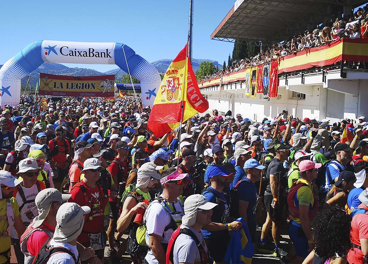 Calor y muchas ilusiones en la salida de la XXII edición de los 101 kilómetros de la Legión