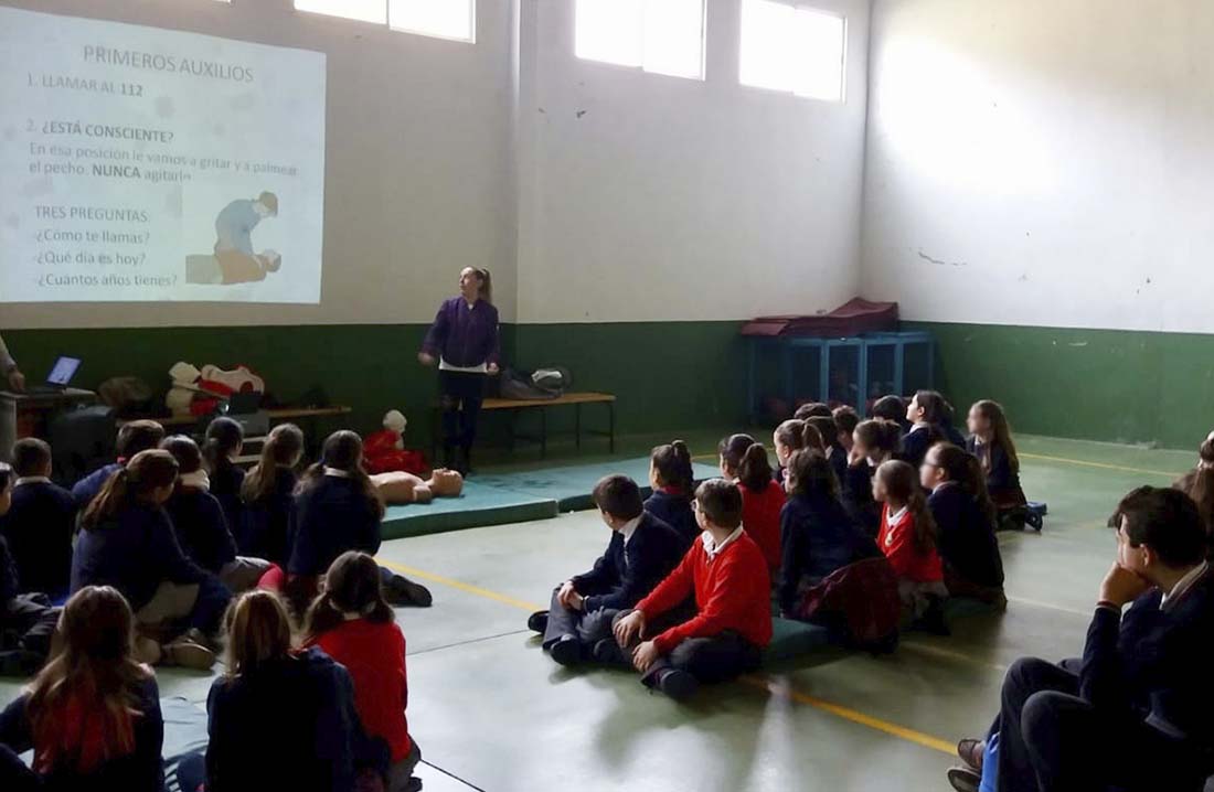 En este taller sanitario han participado alumnos del colegio Juan de la Rosa.