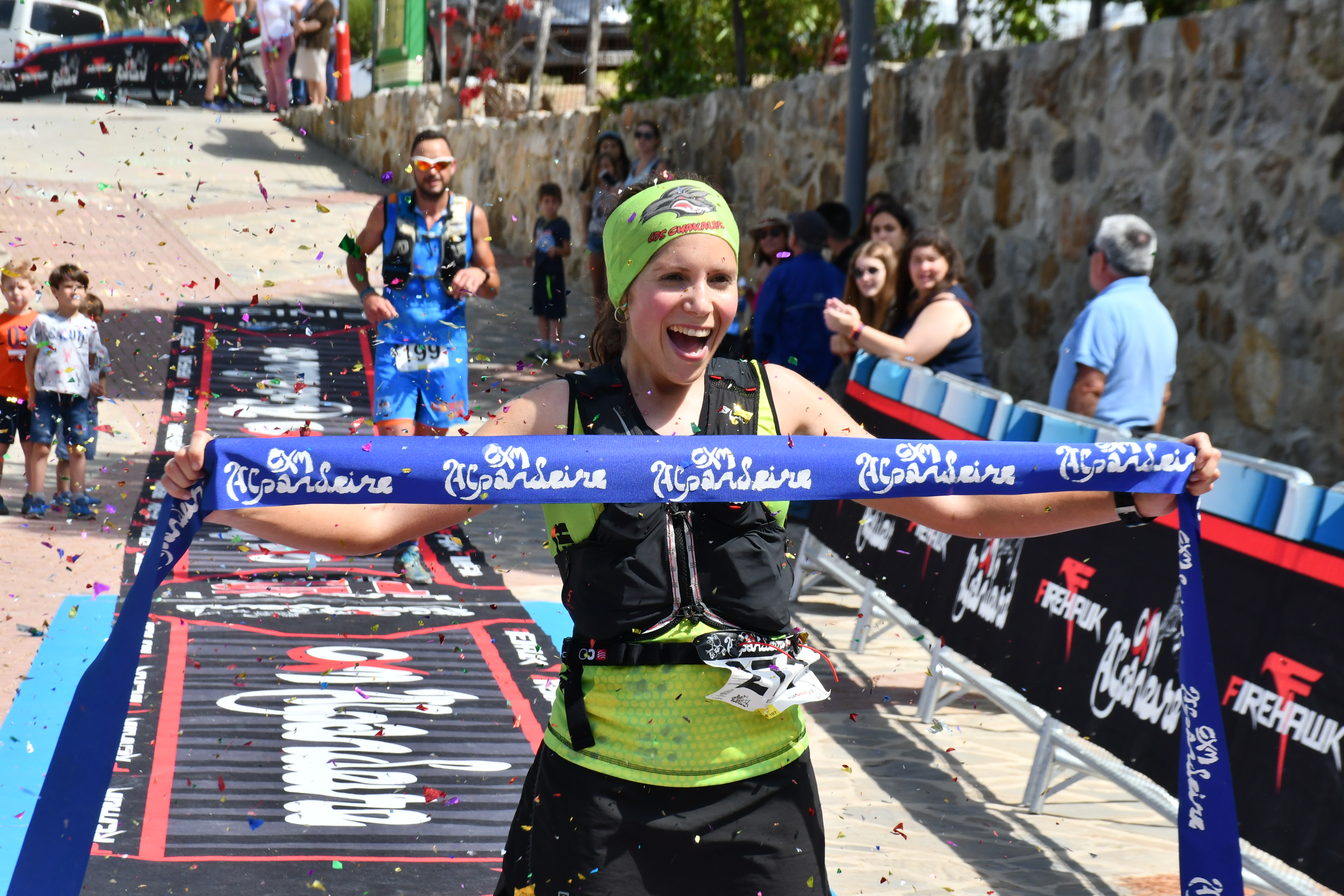 La ganadora de la carrera en el momento de su entrada en meta.
