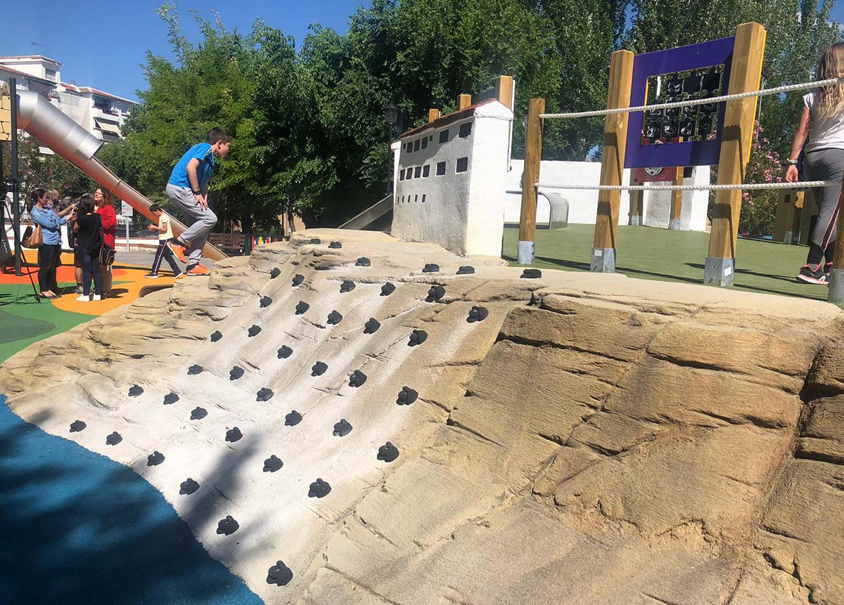 El nuevo parque infantil ha abierto este lunes sus puertas.