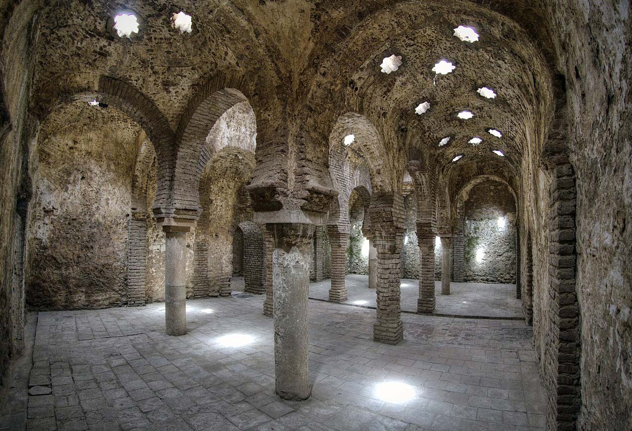 Los Baños Árabes es uno de los principales monumentos históricos de la ciudad.