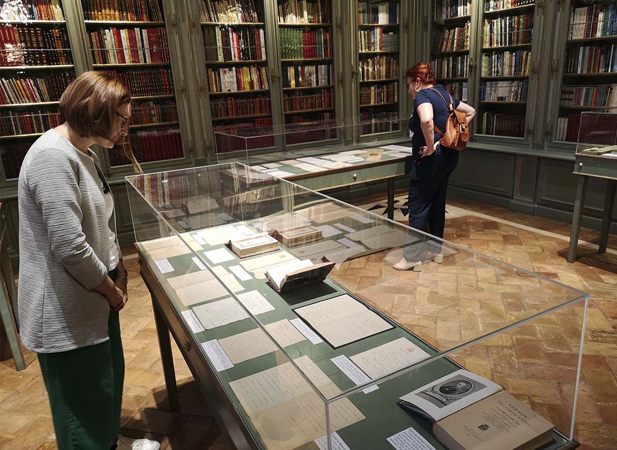 Uno de los elementos destacados con este premio, entre otros, es la biblioteca histórica.