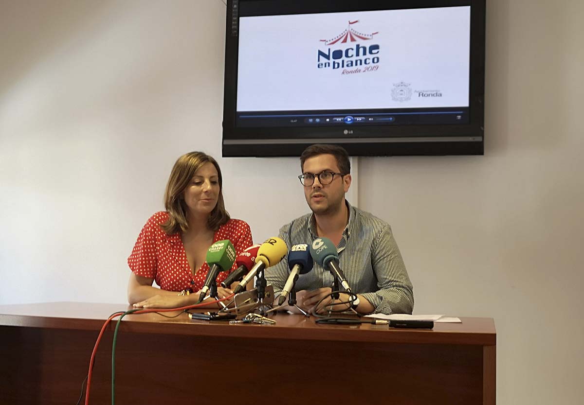 La alcaldesa y el concejal de Cultura han dado a conocer las actividades de la Noche en Blanco.
