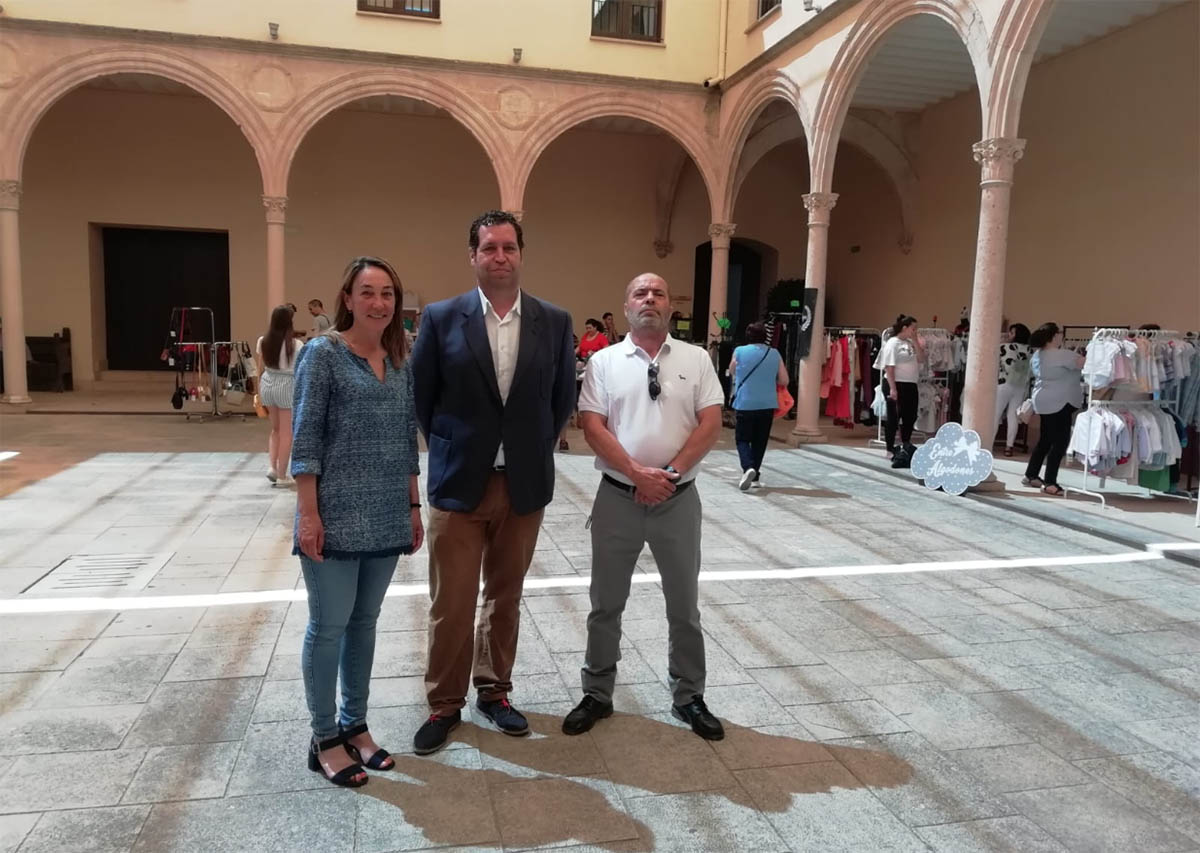 En la inauguración han participado los concejales de Comercio y Turismo y el secretario de Apymer.
