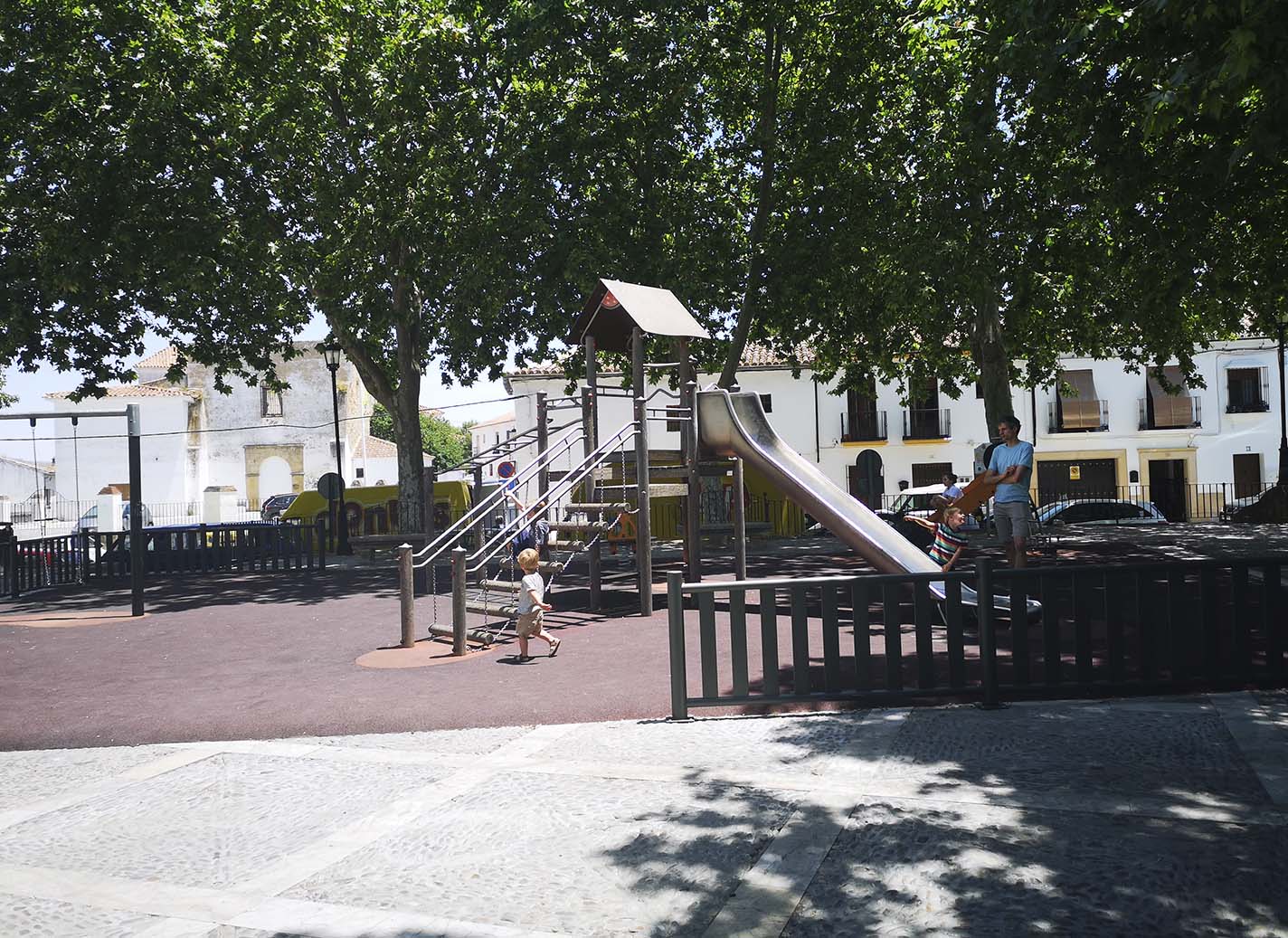 La fumigación del parque infantil tendrá lugar este martes.