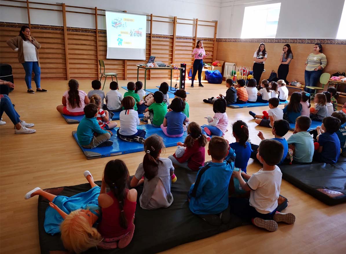 Numerosos escolares han participado en estos talleres de reanimación cardiopulmonar.