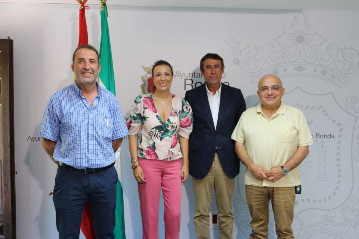 El delegado de Agricultura de la Junta se ha reunido con responsables municipales en el Ayuntamiento.