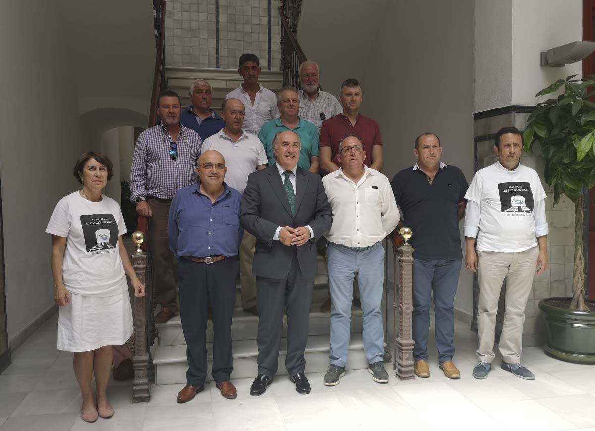 Alcaldes, concejales y colectivos afectados han firmado hoy en manifiesto en Algeciras.